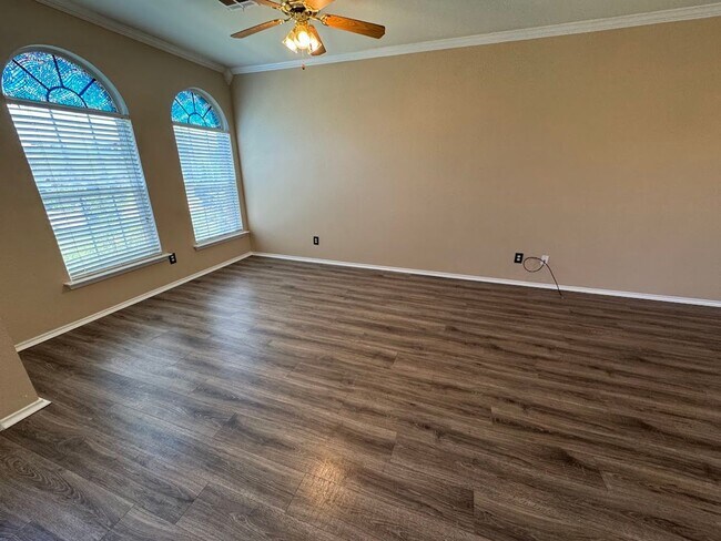Building Photo - 217 Tepee Dr