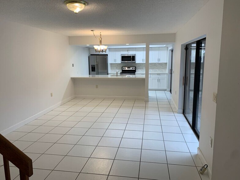 Building Photo - 3026 30th Ln