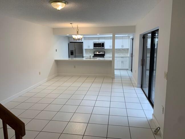 Building Photo - 3026 30th Ln