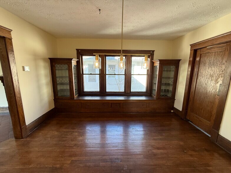 Building Photo - 1317 W 106th St