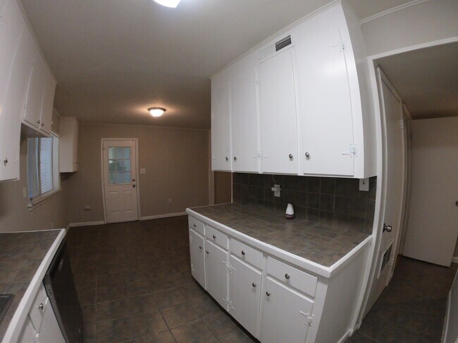 Building Photo - 3256 Suncrest Dr