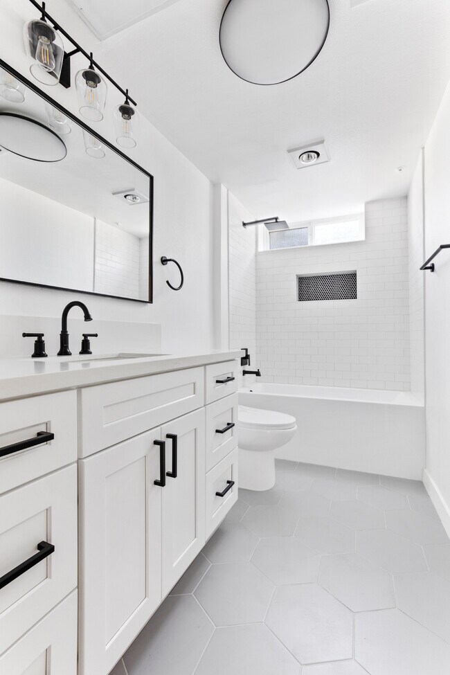 Newly Remodeled full bathroom #2 - 900 S Harvard Blvd