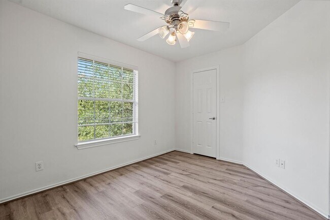 Building Photo - 35 Wickerdale Pl