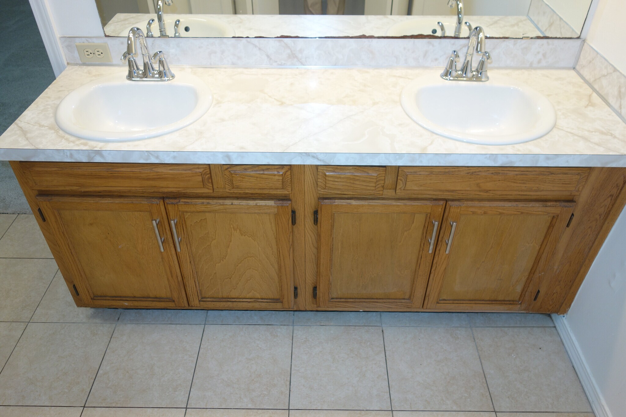 Double Sinks! - 6656 S Utica Pl