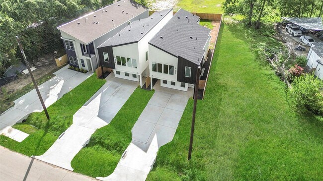 Building Photo - 932 South Ln