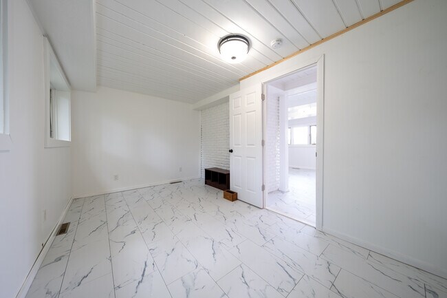 Building Photo - 8564 Lincoln St