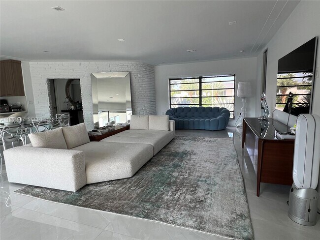 Building Photo - 2062 NE 121st Rd