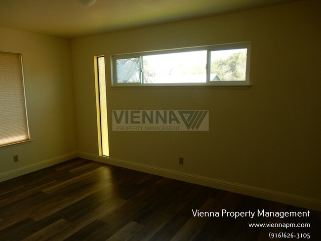 Building Photo - 1075 Big Ben Rd
