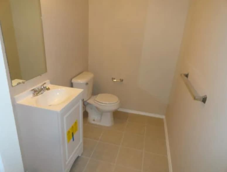 Building Photo - 1124 Bumble Bee Dr