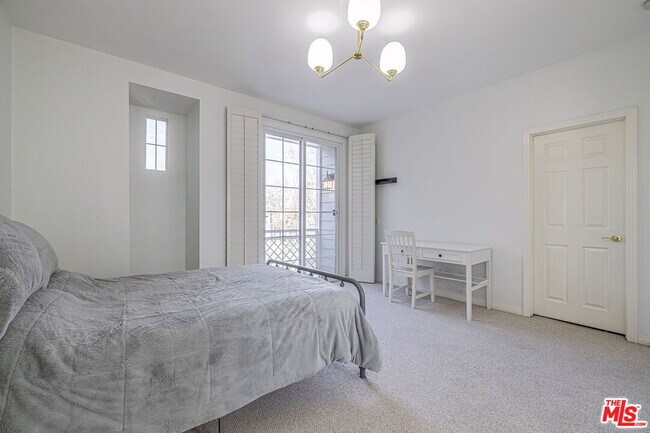 Building Photo - 23810 Bayview Ct