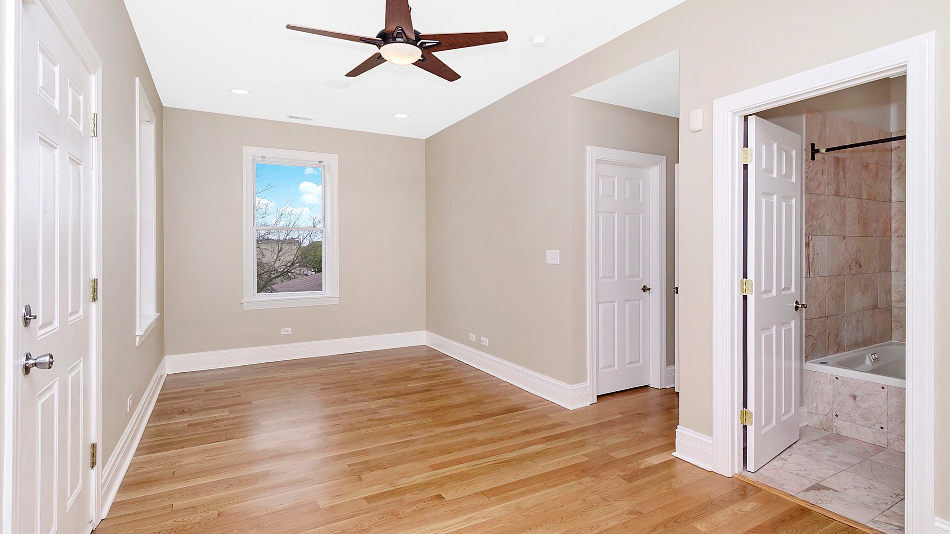 Building Photo - 4918 S St Lawrence Ave