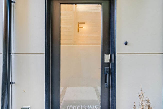 Building Photo - 1609-F South Washington Street-SI ID1035897P
