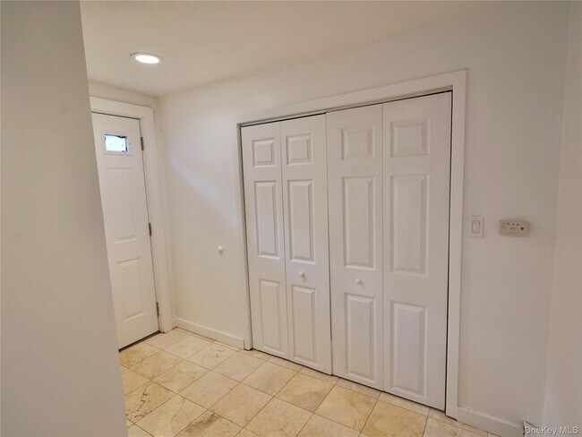Building Photo - 2 Dunes Ln