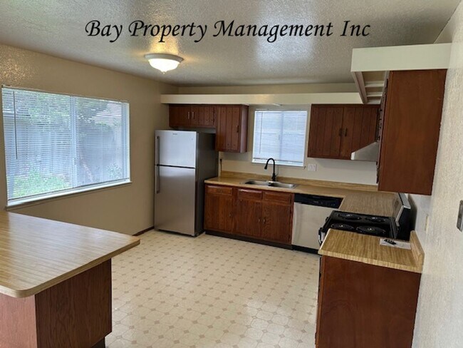 Building Photo - Updated 3-Bedroom Home with Large Backyard – Pets Welcome!