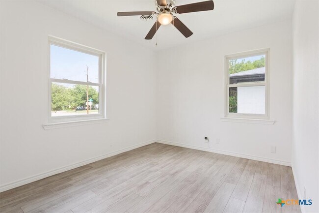 Building Photo - 1304 Metropolitan Dr