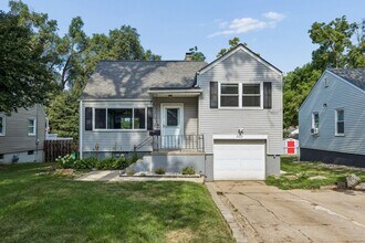 Building Photo - 3 Bedroom in Midtown!