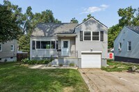 Building Photo - 3 Bedroom in Midtown!