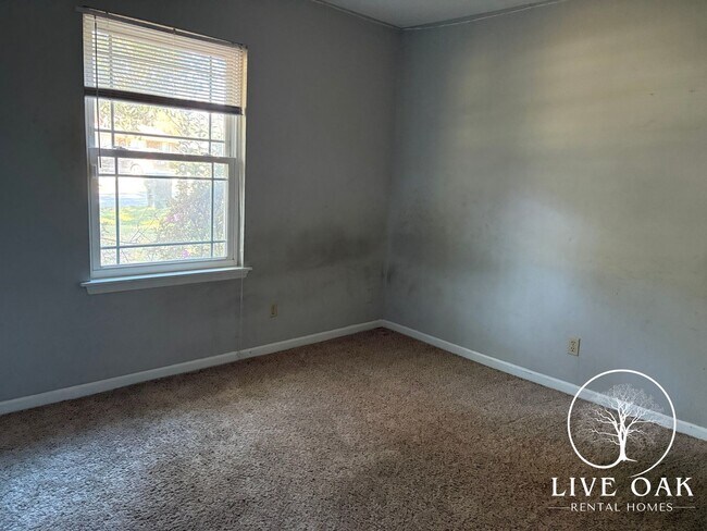 Building Photo - 714 Hemingway Dr