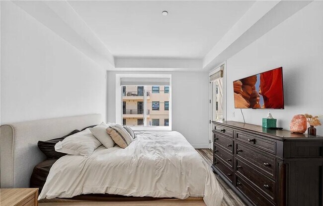 Building Photo - **150 The Promenade N #415 Long Beach** Upstairs Spacious 2 bedroom 2 bath !!2 weeks free OAC!!