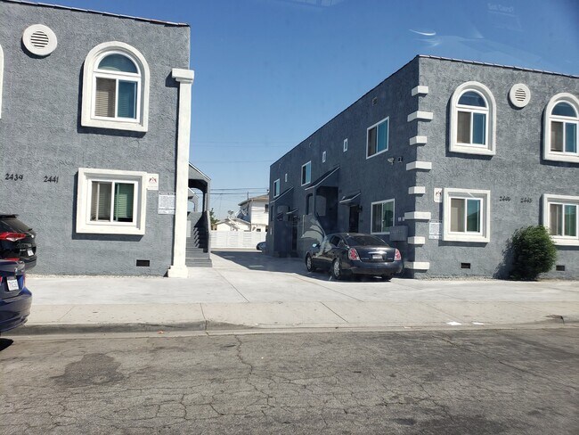 Building Photo - 1 Bed/1 Bath  $1,750****Move In 5/15/25!!
