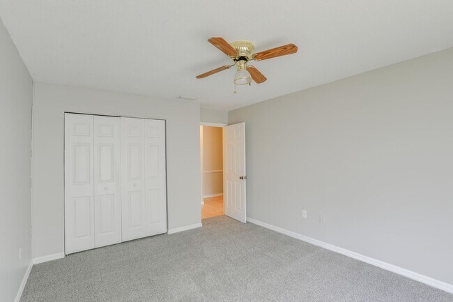 Building Photo - 1724 Townhall Ln