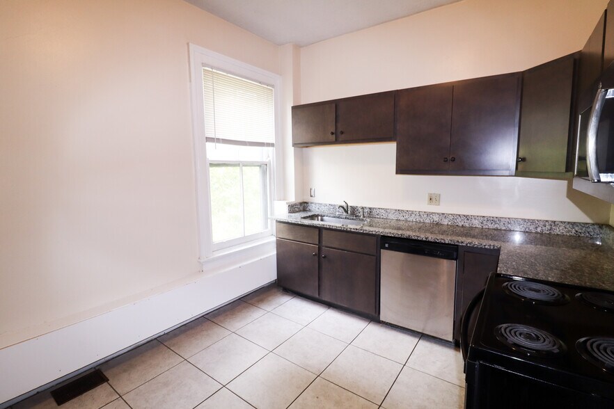 Building Photo - 2615 Eden Ave