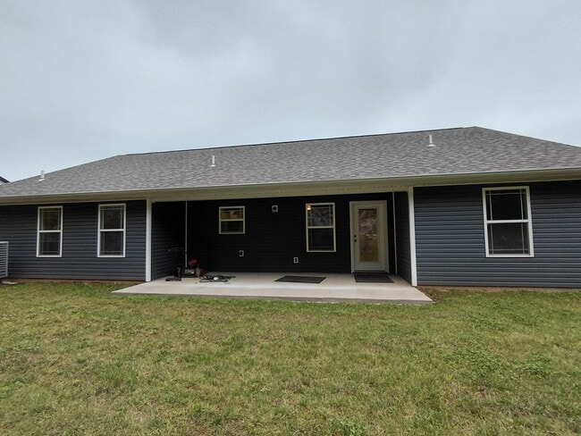 Building Photo - Beautiful home close to post