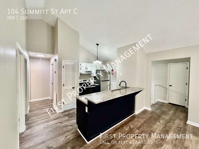 Building Photo - 104 Summitt St