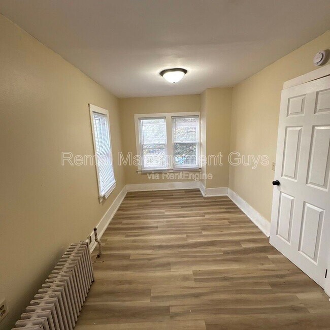 Building Photo - 65 George St E