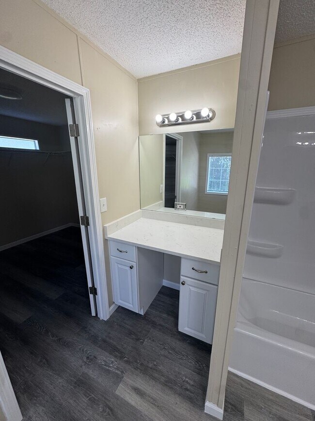 Building Photo - Navarre Home for rent!