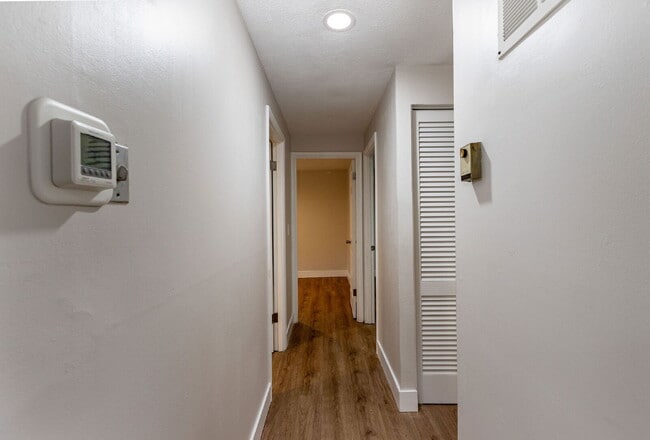 Building Photo - 722 Castro Ln