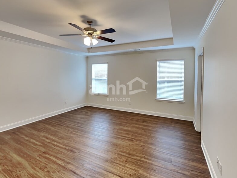 Building Photo - 440 Charity Ln