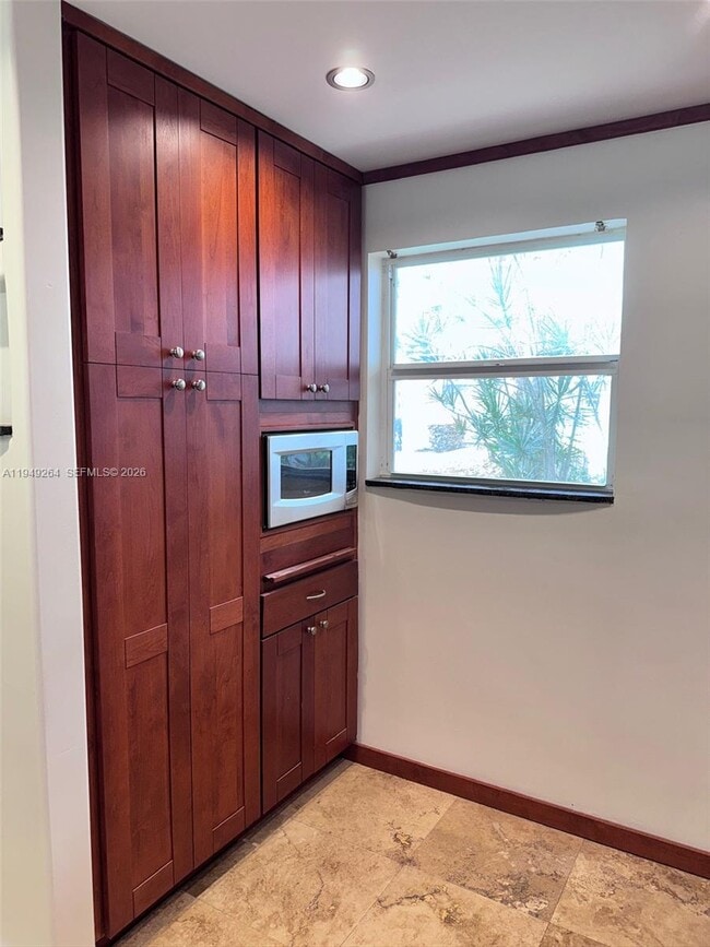 Building Photo - 100 Edgewater Dr