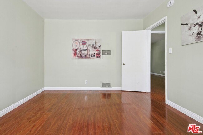 Building Photo - 1317 Wilcox Ave