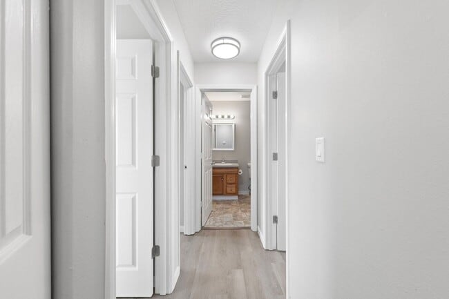 Building Photo - Fantastic 3-Bedroom, 1.5-Bath Duplex With landscaping Included!