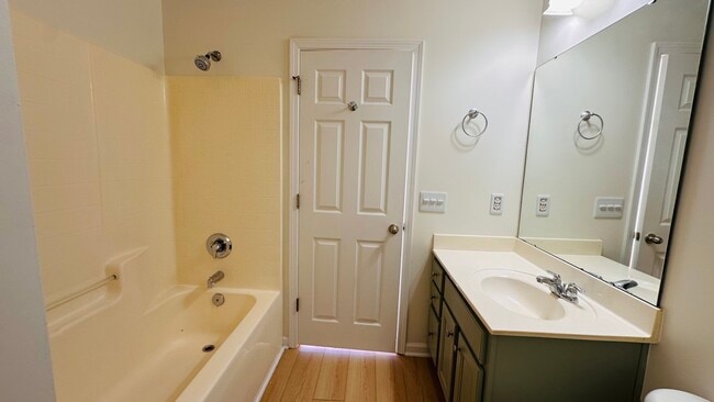 Building Photo - 1136 Moss Grove Dr