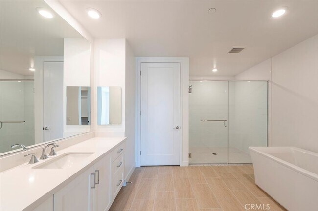 Building Photo - 3211 Rivington