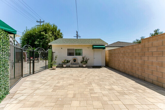 Building Photo - 1748 Opechee Way