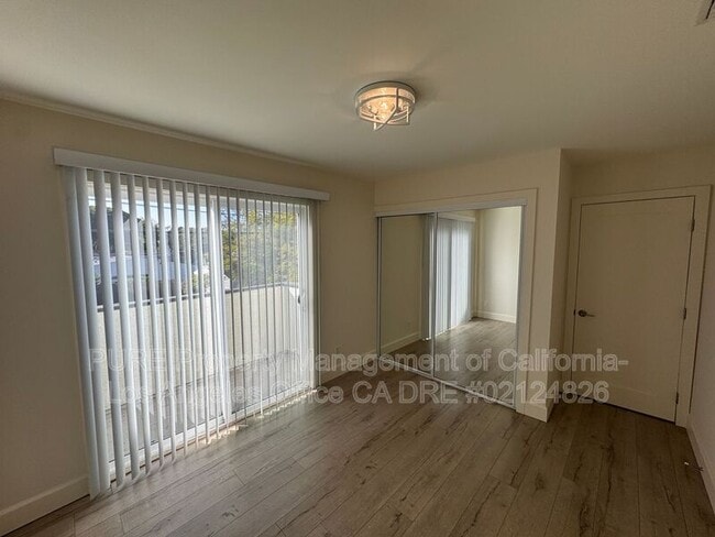 Building Photo - 2330 Oak St