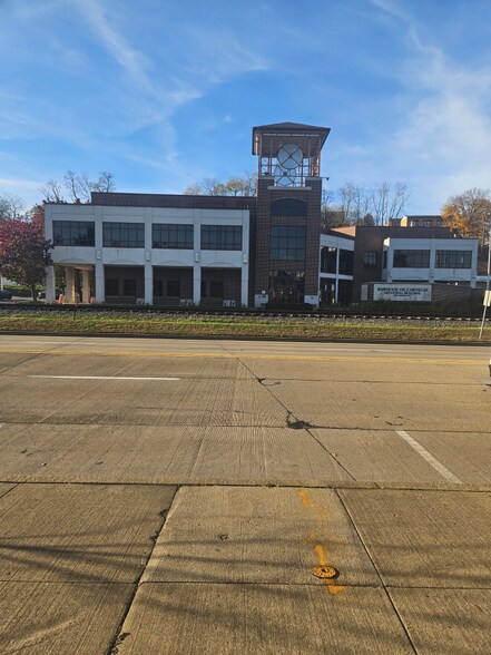 Building Photo - 325 W Main St