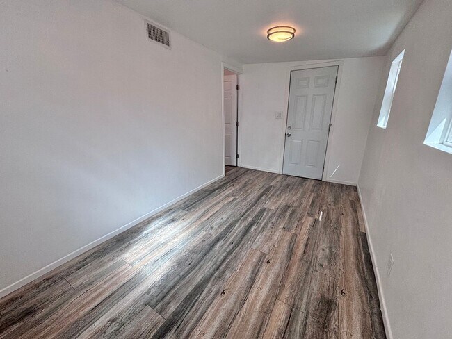 Building Photo - 3774 S Gramercy Pl