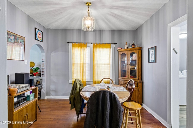 Building Photo - 924 Burton Ave