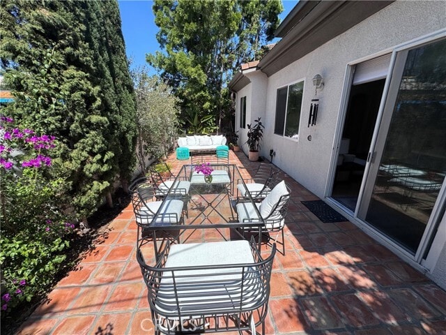 Building Photo - 2553 Santa Ana Ave