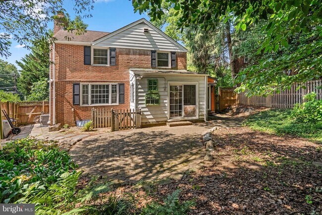 Building Photo - 9311 Woodland Dr