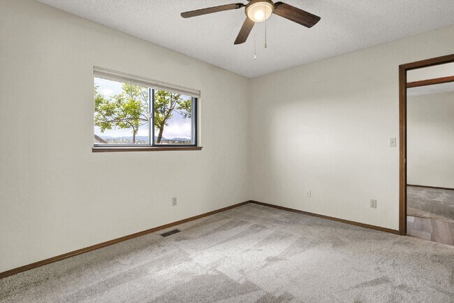 Building Photo - 6376 Chantilly Pl