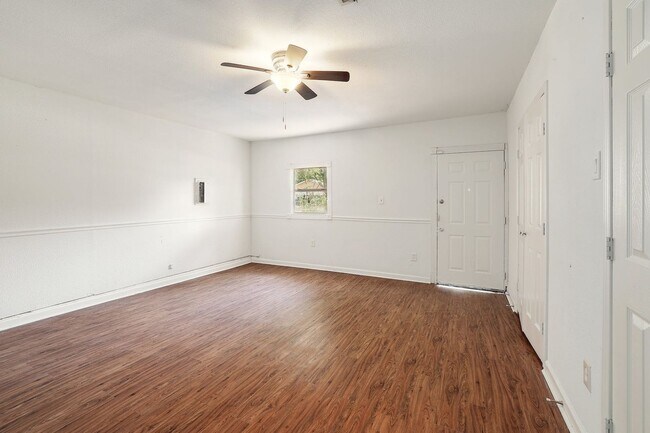 Building Photo - Spacious 3/2 home in South Austin