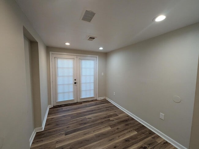 Building Photo - Space to Spare on Frost