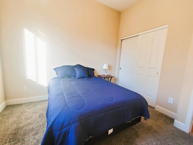 Building Photo - Gorgeous executive style home available fo...