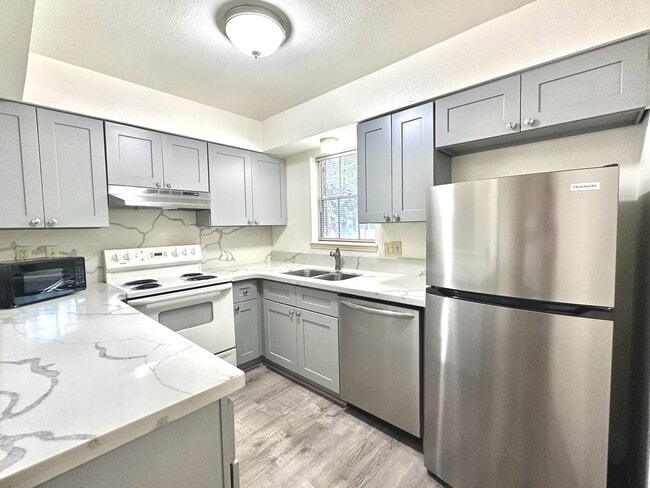 Building Photo - 13012 Trail Hollow Dr