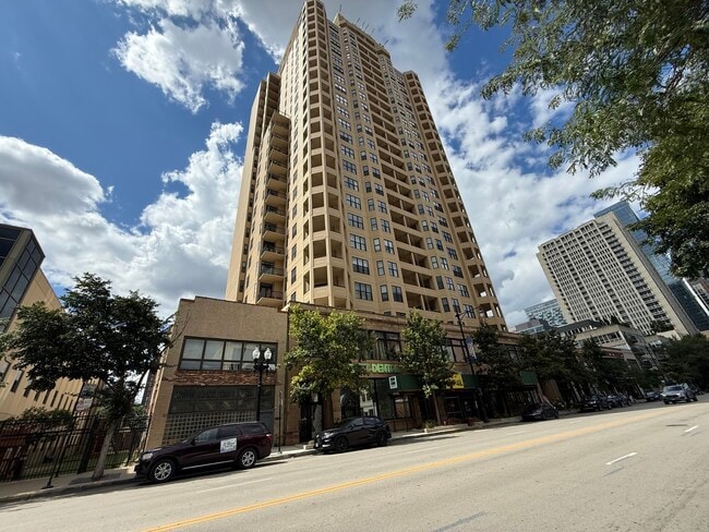 Primary Photo - 1464 S Michigan Ave